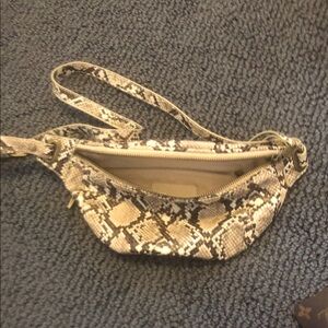 Stylish Snake Print Crossbody Bag